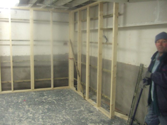 amproomwall-boxedinpipes.png