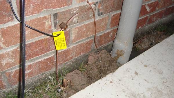 226 2 temp ground wire.jpg