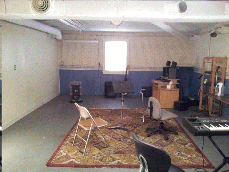 live room small.gif